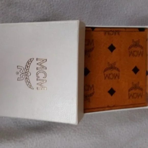 Rare mcm gold silver tone watch in original box - Picture 7 of 10
